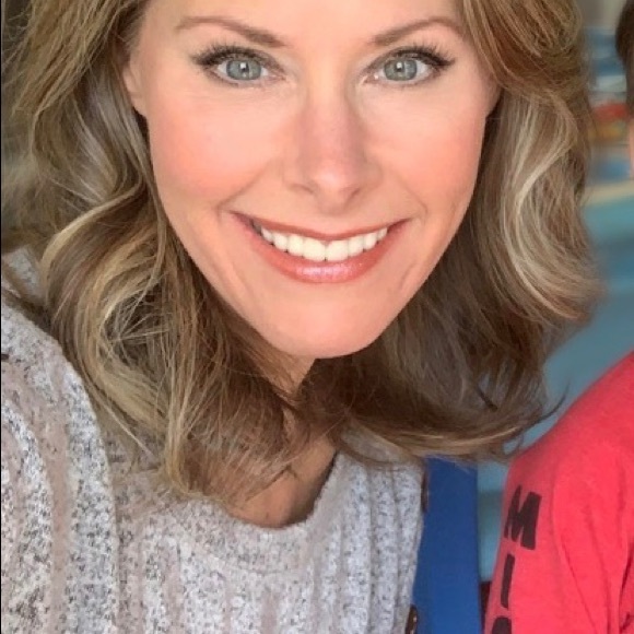 Meet your Posher, Stephanie - Picture 3 of 3